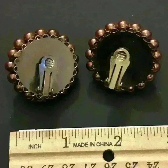 Vintage bronze faux pearl clip on earrings - Picture 2 of 3